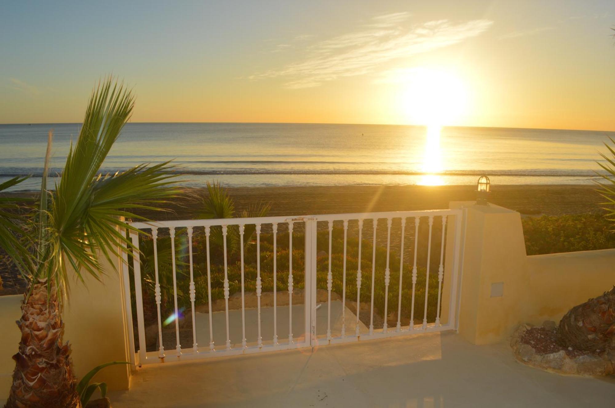 Maravilloso Apartamento Amanecer Cabo A Pie De Playa Y Mar En Chalet Roquetes Alicante Esterno foto